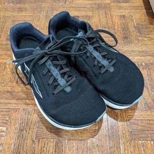 Altra tennis shoe